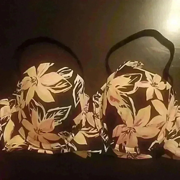 Xhilaration Other - Push up floral swim top.